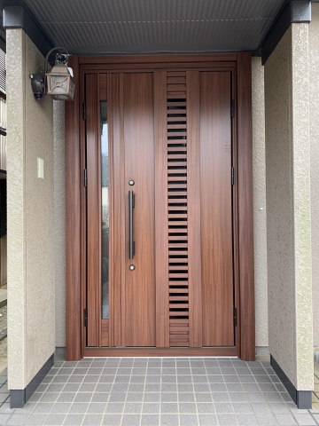 【豊橋牛川通店】木製の玄関ドアが古くなりYKKAPドアリモに取替　豊橋市